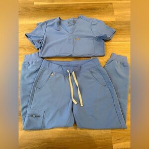 FIGS Women’s Scrub Set